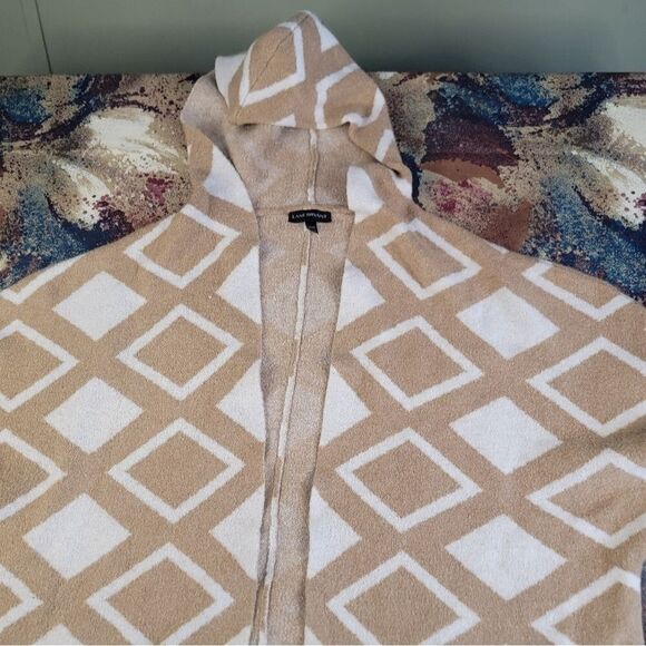 Lane Bryant Tan and White Geometric Poncho - Picture 2 of 16